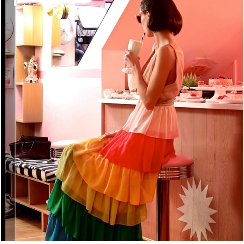 Size 4 Alice and Olivia “Lubo” multi tiered chiffon dress